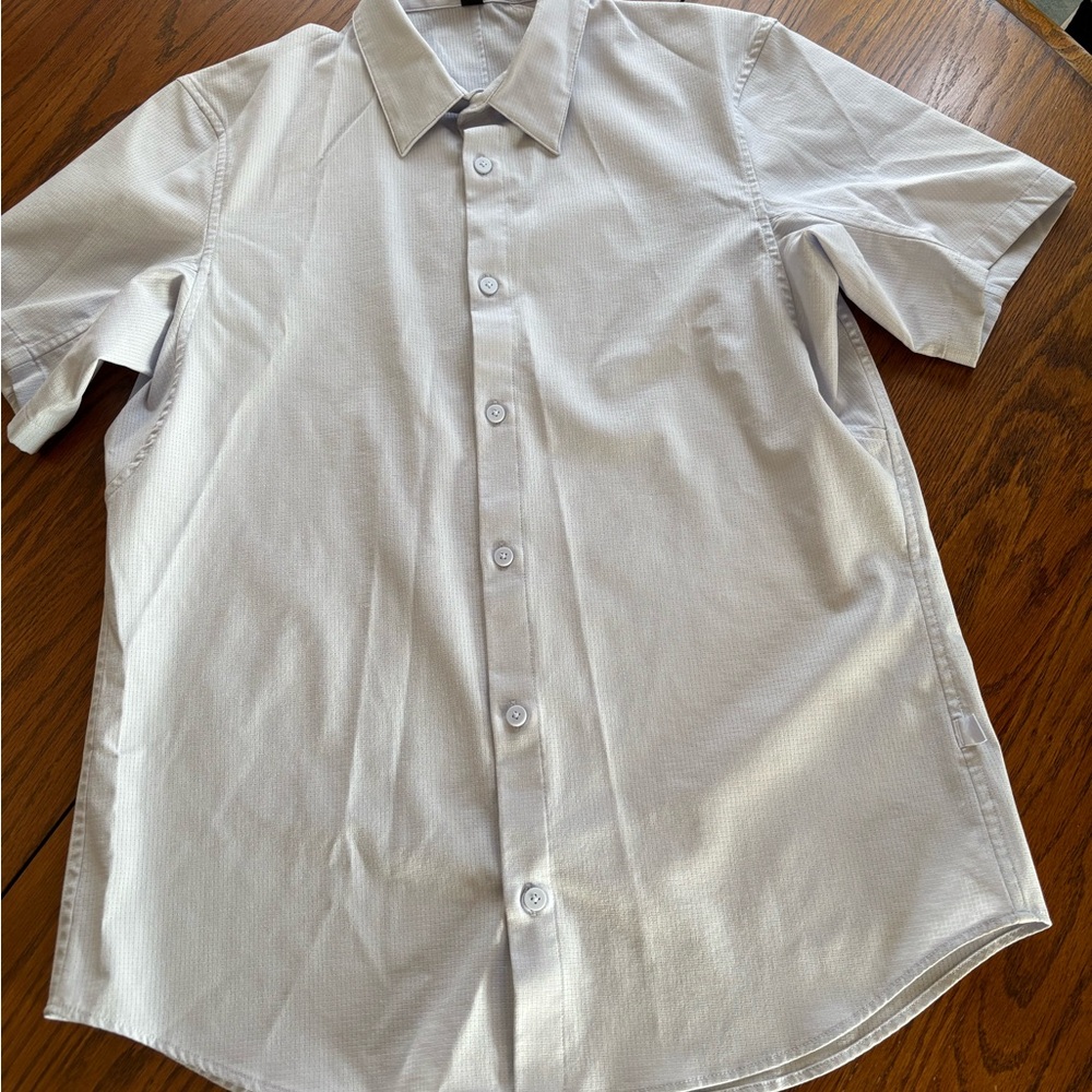 Lululemon mens M airing easy button front short sleeve shirt light blue